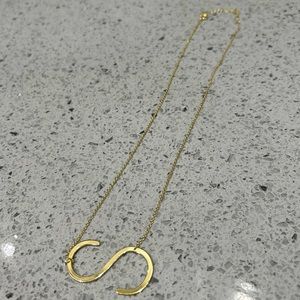 ‘S’ necklace